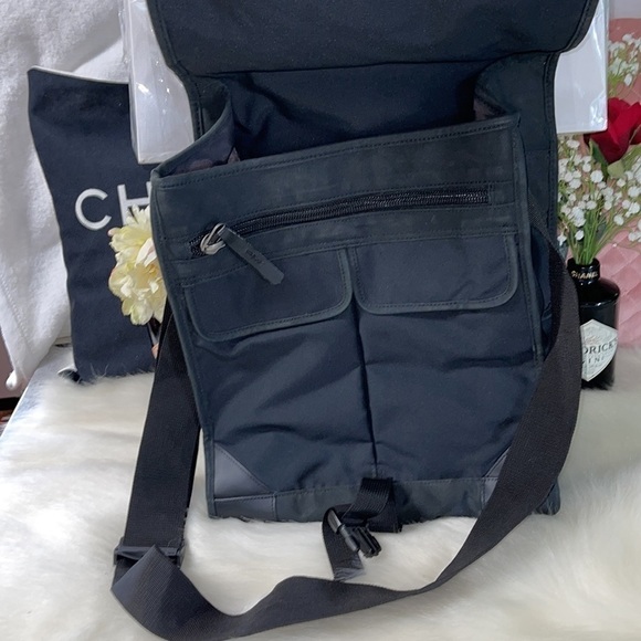 AUTHENTIC NIKE MESSENGER BAG COMPUTER BAG OVERNIGHT BAG - Picture 2 of 6